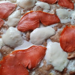 Pizza integrale panna e salmone