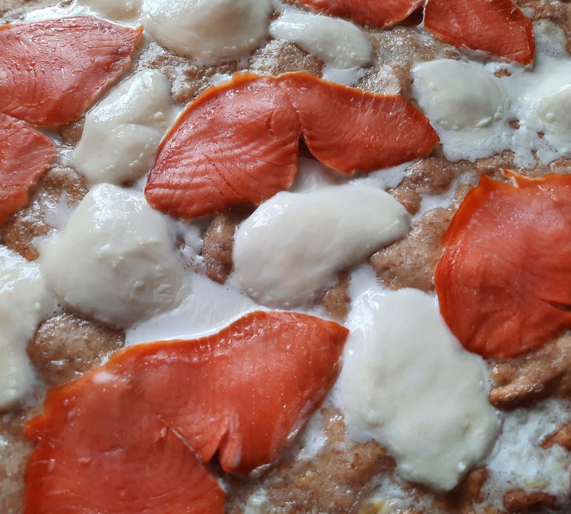 Pizza integrale panna e salmone