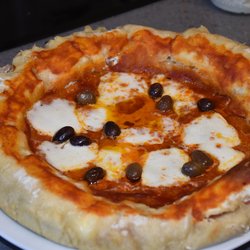 Pizza col cornicione ripieno