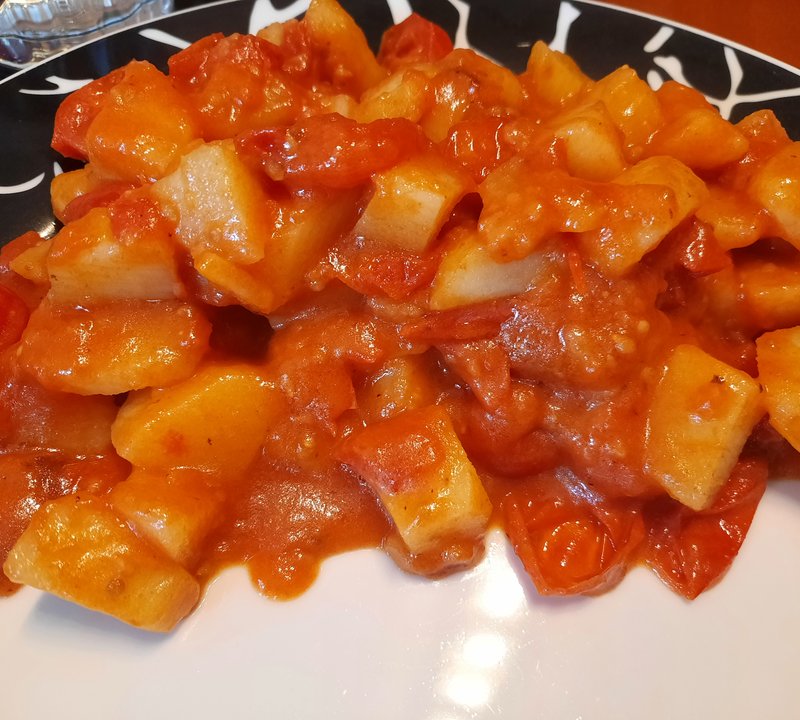 Contorno di patate e pomodorini