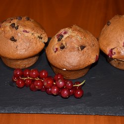 Muffin integrali con ribes e cioccolato fondente