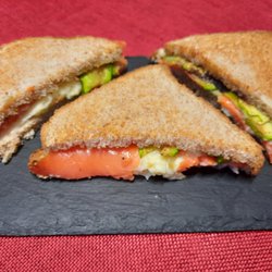 Crostini con salmone, zucchine e besciamella